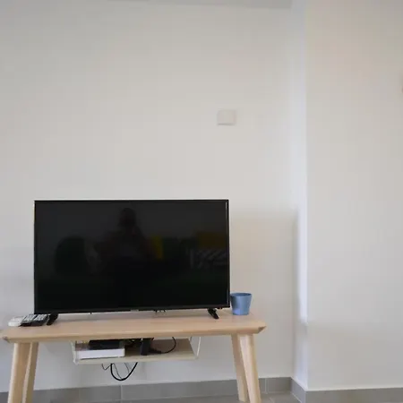Eleni Center 2 Bedroom Flat דירה