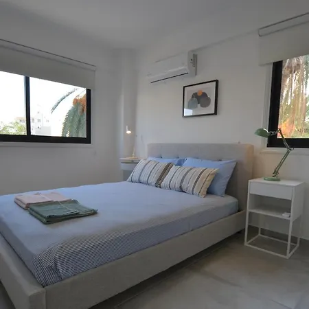 Eleni Center 2 Bedroom Flat דירה לרנקה