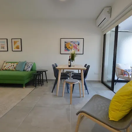 Eleni Center 2 Bedroom Flat דירה