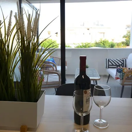 Eleni Center 2 Bedroom Flat דירה לרנקה