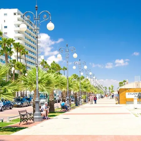 דירה Eleni Center 2 Bedroom Flat לרנקה
