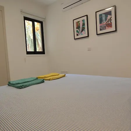 דירה Eleni Center 2 Bedroom Flat *